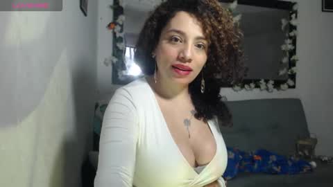 zoe tai online show from 10/19/25, 01:34