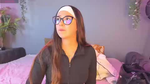 Zoe online show from 09/17/25, 08:10