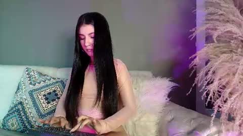 Snapshot of zoee_8 chatting on 07/11/26, 12:02 ZOE online show from 07/11/26, 12:02