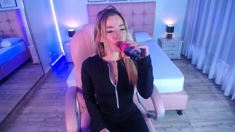 zoe online show from 01/18/25, 12:04