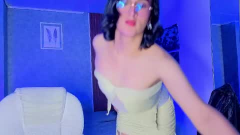 Snapshot of zoee_kiss_ chatting on 05/31/26, 06:10 ZOE online show from 05/31/26, 06:10