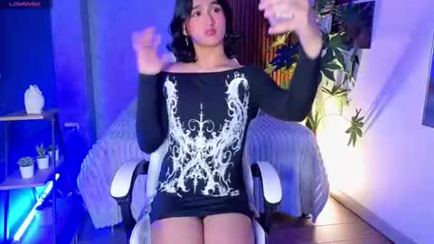 Snapshot of zoee_kiss_ chatting on 06/25/26, 04:45 ZOE online show from 06/25/26, 04:45