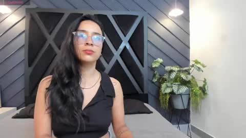 Zoe 3 online show from 10/05/25, 04:38