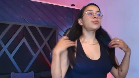Snapshot of zoee_martins_ chatting on 04/18/26, 05:39 Zoe 3 online show from 04/18/26, 05:39