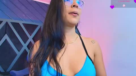 Snapshot of zoee_martins_ chatting on 04/23/26, 05:26 Zoe 3 online show from 04/23/26, 05:26