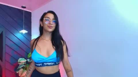 Snapshot of zoee_martins_ chatting on 04/28/26, 05:18 Zoe 3 online show from 04/28/26, 05:18