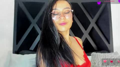 Snapshot of zoee_martins_ chatting on 05/27/26, 05:54 Zoe 3 online show from 05/27/26, 05:54