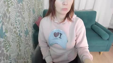 Snapshot of zoeeast chatting on 12/21/25, 01:29 Zoe online show from 12/21/25, 01:29