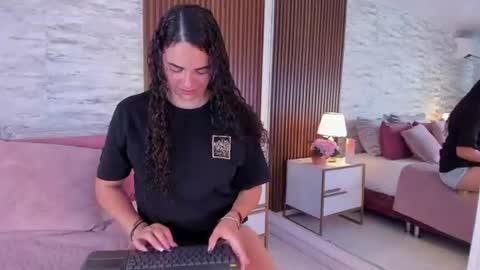 zoehiltonx online show from 07/17/26, 02:24
