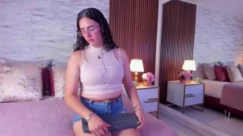 zoehiltonx online show from 07/18/26, 01:37