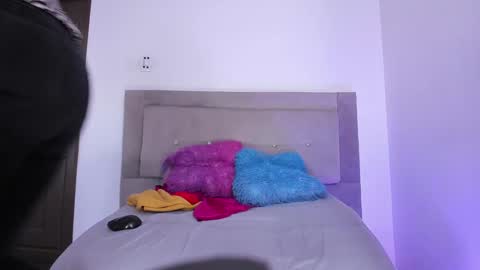 Snapshot of zoeholmes chatting on 01/07/25, 06:03 Yesenia online show from 01/07/25, 06:03