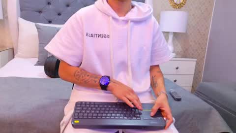 Zoe Krug online show from 10/06/25, 11:40