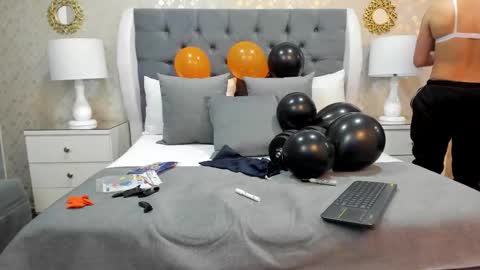 Zoe Krug online show from 10/14/25, 07:47