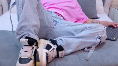 Zoe Krug online show from 10/22/25, 08:08