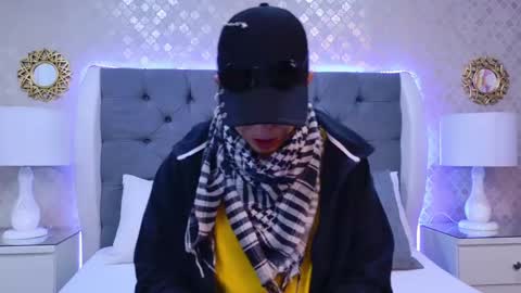 Zoe Krug online show from 11/15/25, 12:02