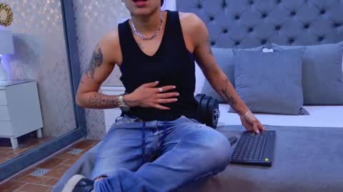 Zoe Krug online show from 11/19/25, 11:43