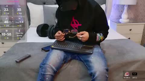 Zoe Krug online show from 12/22/25, 07:22