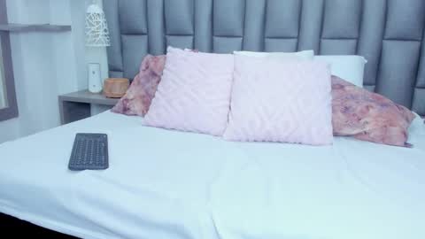 Zoe Krug online show from 02/18/26, 12:34