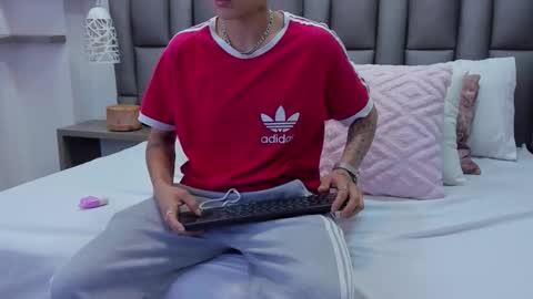 Zoe Krug online show from 03/03/26, 12:11