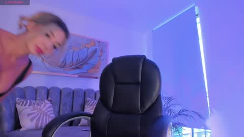 Zoe Presley  online show from 02/04/25, 09:20