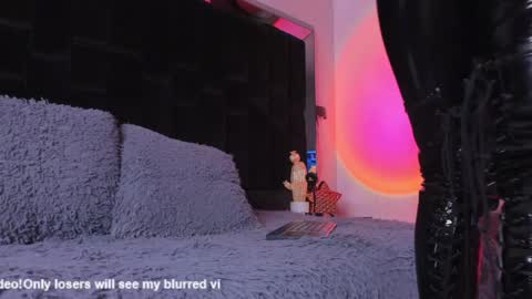 zoevidal_ online show from 01/30/25, 02:58