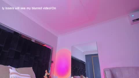 zoevidal_ online show from 02/12/25, 06:09