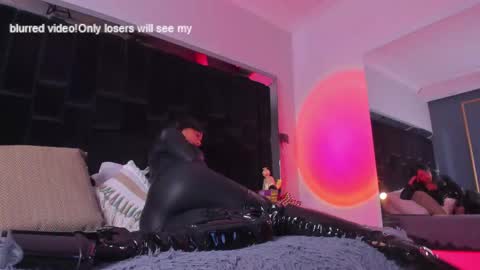 zoevidal_ online show from 02/13/25, 02:42