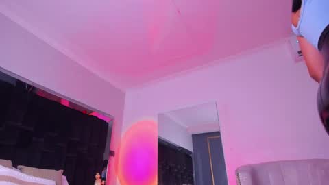 zoevidal_ online show from 02/14/25, 02:54