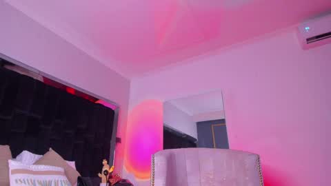 zoevidal_ online show from 02/16/25, 03:16