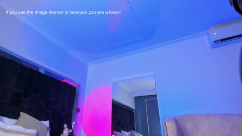 zoevidal_ online show from 03/06/25, 05:54