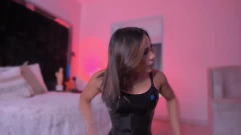 zoevidal_ online show from 09/22/25, 11:45