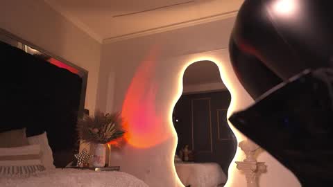 zoevidal_ online show from 10/27/25, 12:53