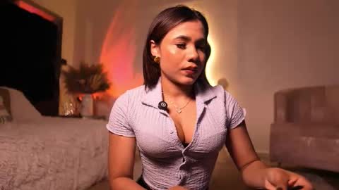 zoevidal_ online show from 11/27/25, 12:07