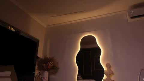 zoevidal_ online show from 01/08/26, 12:07