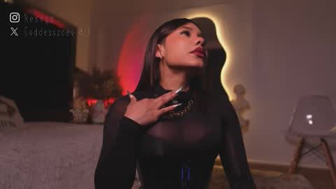 zoevidal_ online show from 02/04/26, 12:11