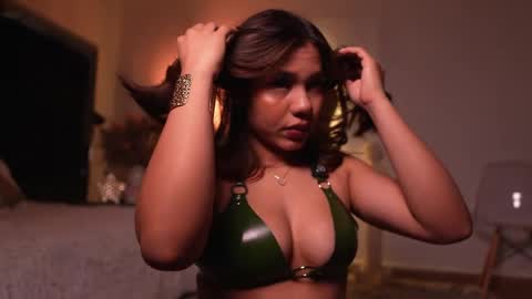 zoevidal_ online show from 04/04/26, 12:02