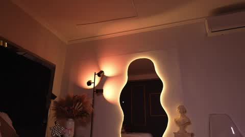 zoevidal_ online show from 04/08/26, 12:38