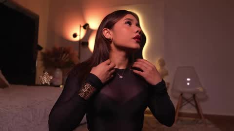 zoevidal_ online show from 04/17/26, 12:08