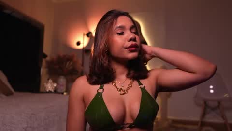 zoevidal_ online show from 04/18/26, 11:58