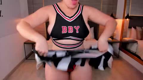 Snapshot of zoevold chatting on 02/08/26, 12:30 ZOE online show from 02/08/26, 12:30