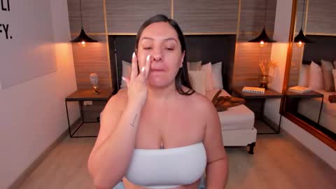 Snapshot of zoevold chatting on 02/13/26, 03:19 ZOE online show from 02/13/26, 03:19