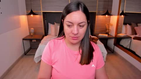 Snapshot of zoevold chatting on 02/17/26, 12:12 ZOE online show from 02/17/26, 12:12