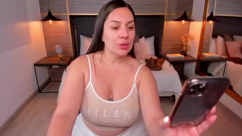 Snapshot of zoevold chatting on 02/22/26, 02:37 ZOE online show from 02/22/26, 02:37