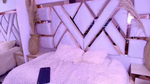 zoey_dim online show from 12/20/25, 08:49