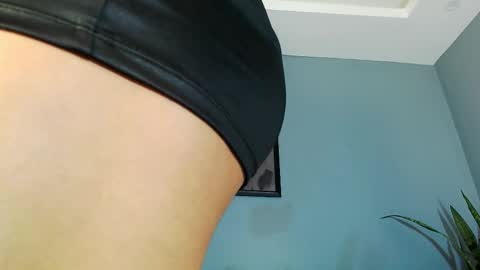 zoey fox  online show from 10/12/25, 08:30