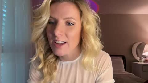 Zoeydanner online show from 12/02/24, 07:16