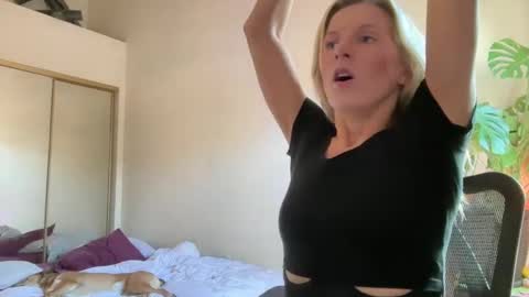 Zoeydanner online show from 12/20/24, 07:50