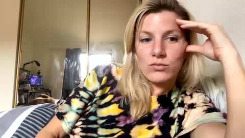 Zoeydanner online show from 01/22/25, 05:17