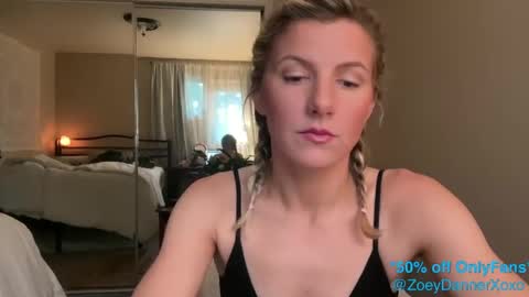 Zoeydanner online show from 02/03/25, 07:21