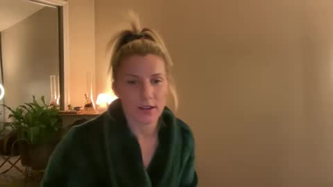 Zoeydanner online show from 02/07/25, 04:37